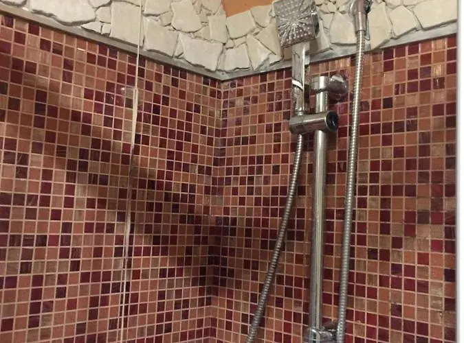 The Incantation Couette-café