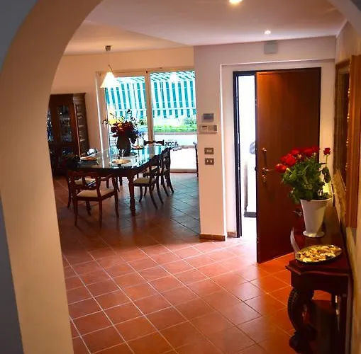 The Incantation Couette-café *